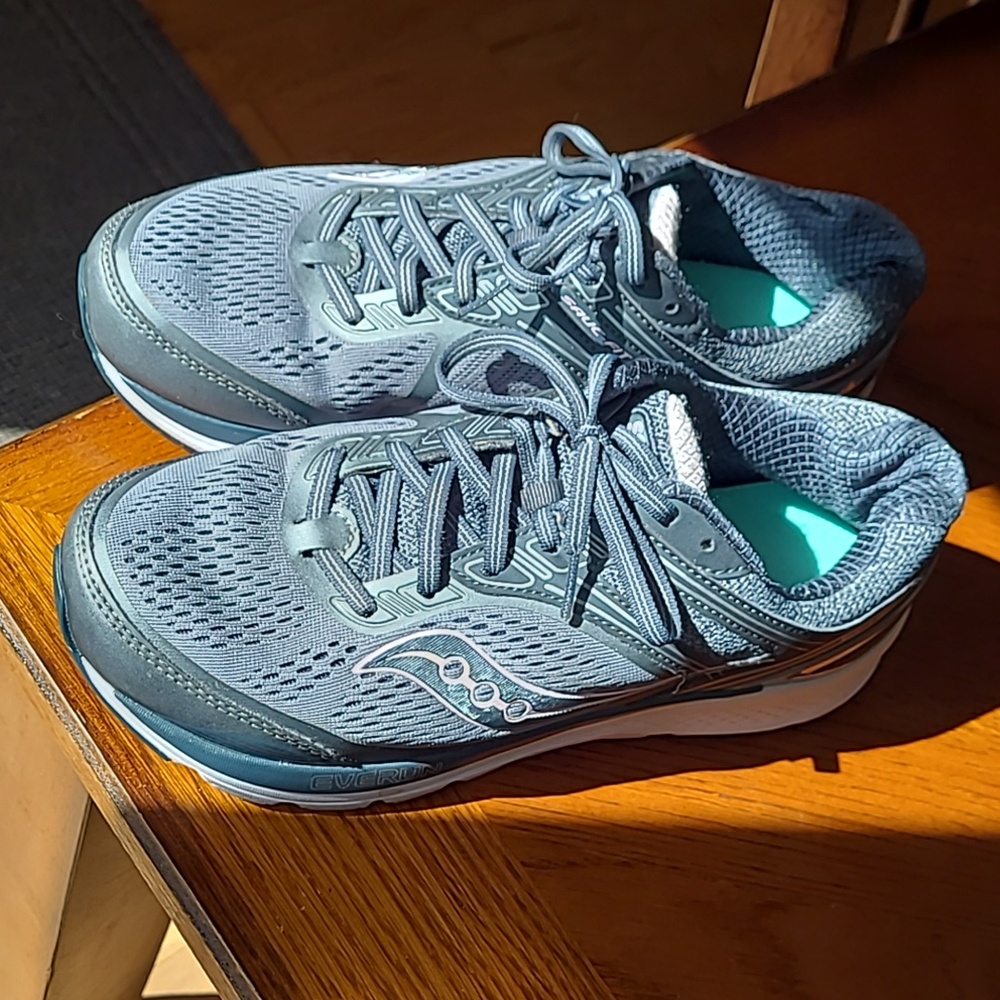 Saucony Women’s Size 9W Wide Grey Pink Supportive Running Shoes